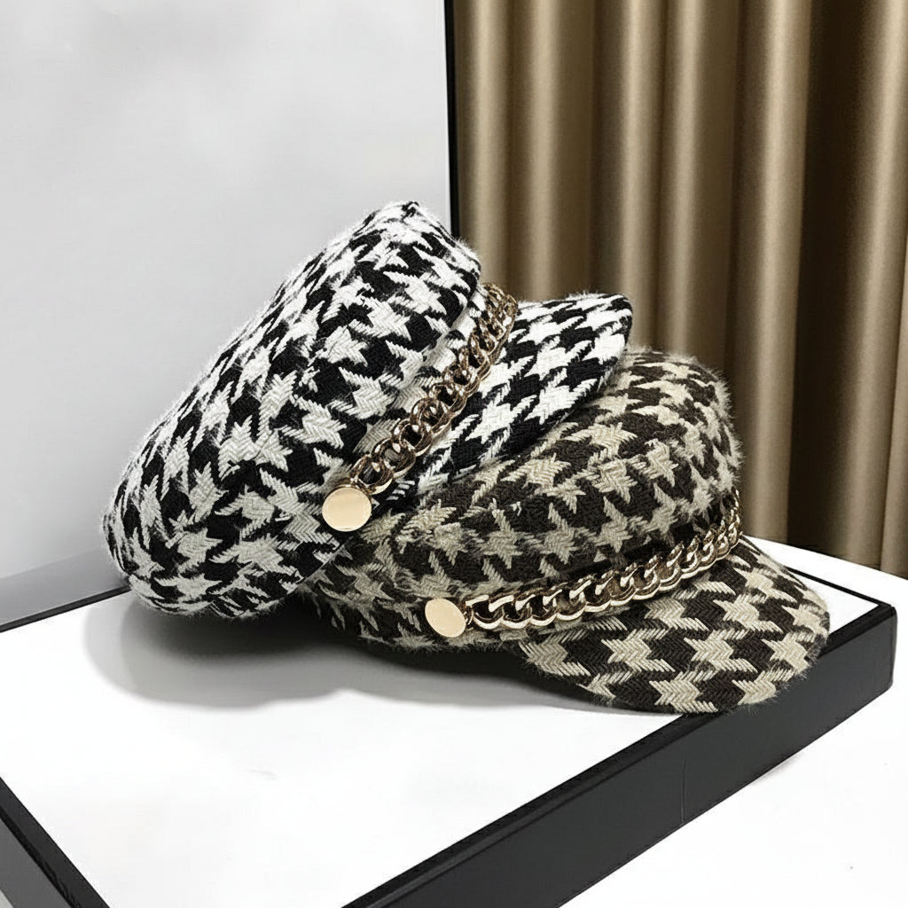 Bonnet Marin en Motif Pied-de-Poule avec Chaîne Dorée