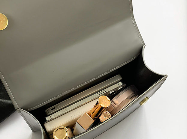 Sac Velours avec Chaîne Dorée & Détails Métalliques