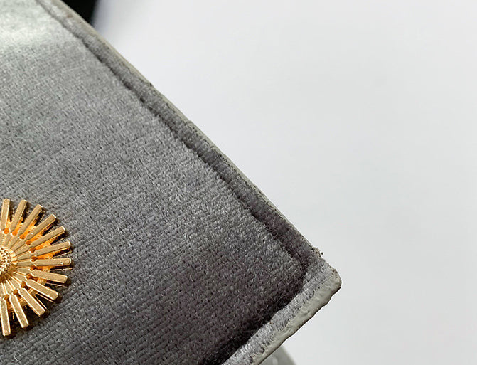 Sac Velours avec Chaîne Dorée & Détails Métalliques