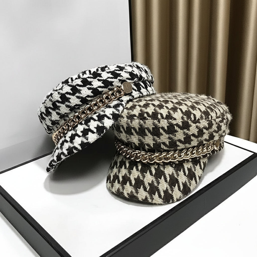 Bonnet Marin en Motif Pied-de-Poule avec Chaîne Dorée