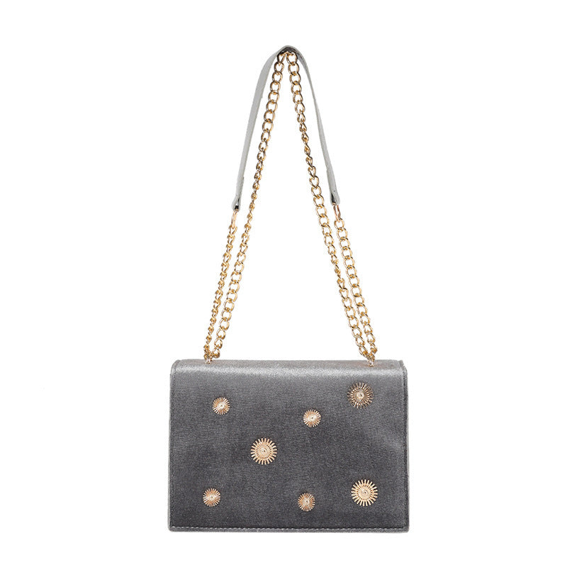 Sac Velours avec Chaîne Dorée & Détails Métalliques
