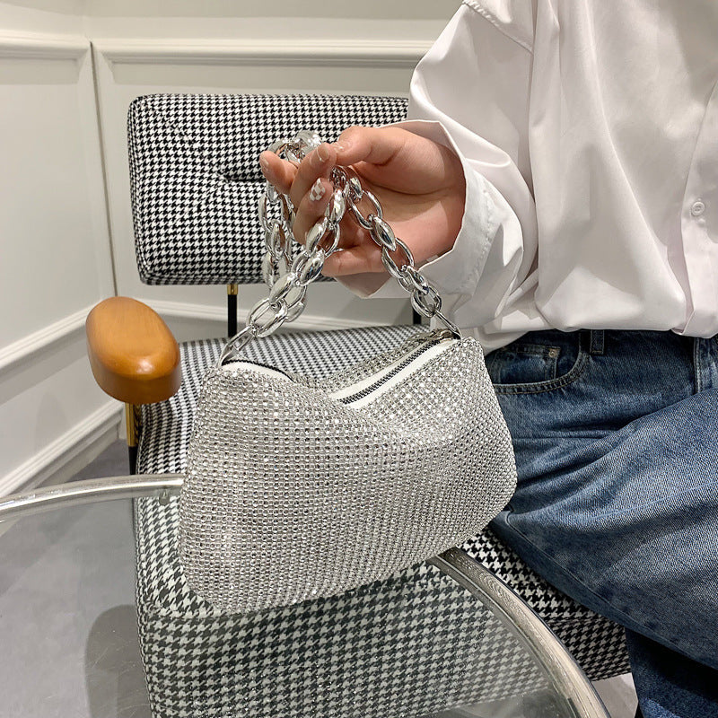 Sac en Forme de Lune avec Strass & Chaîne Métallique