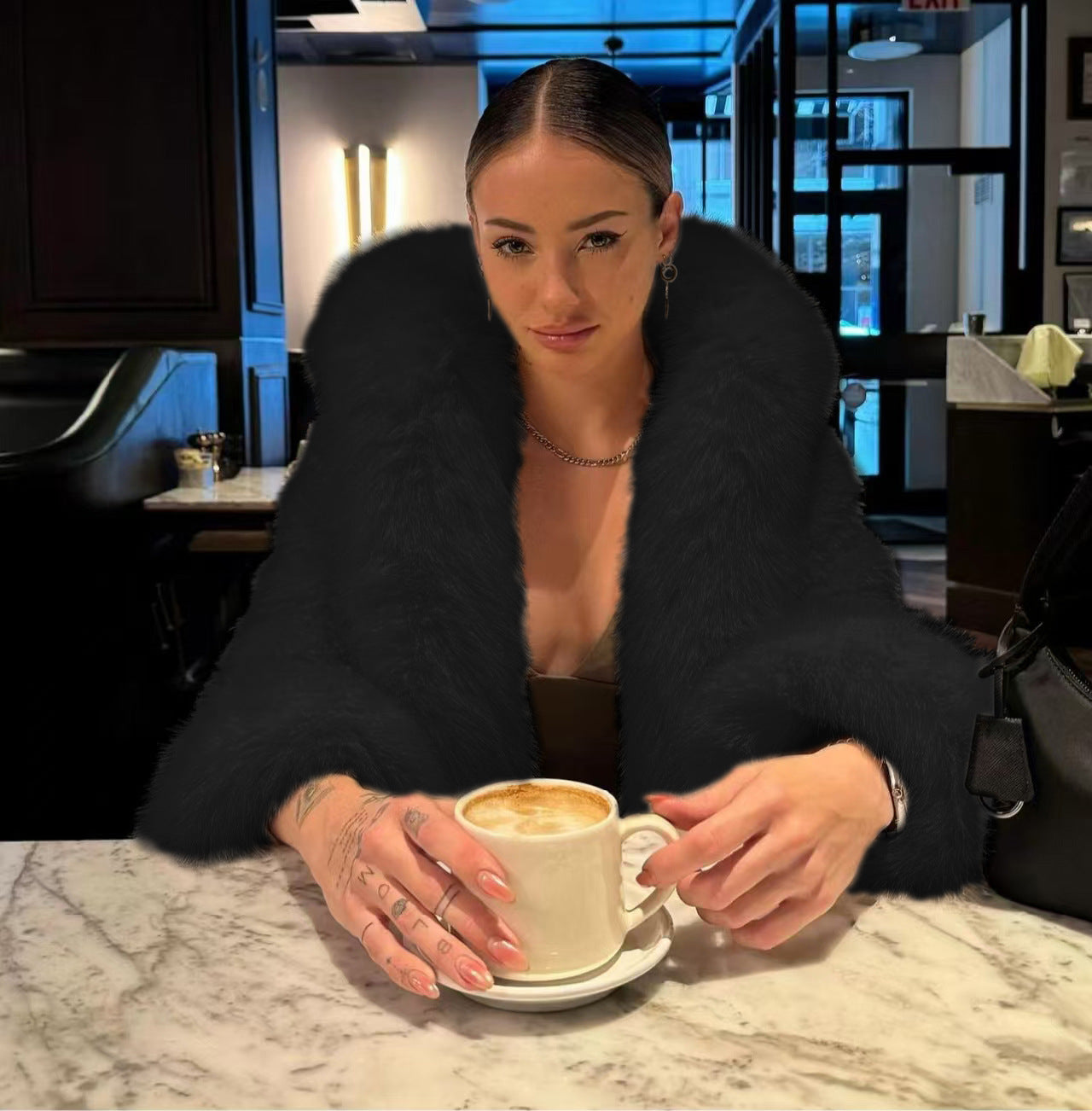 Manteau Court à Capuche en Fausse Fourrure