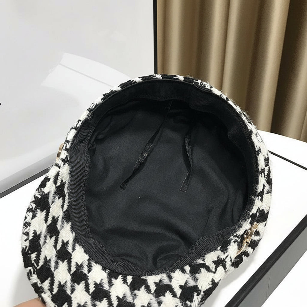 Bonnet Marin en Motif Pied-de-Poule avec Chaîne Dorée