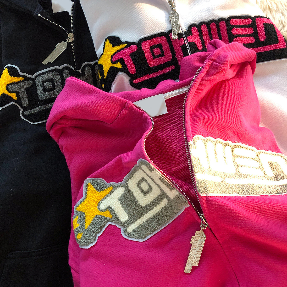 Sweat à Capuche Zippé avec Patch Graphique