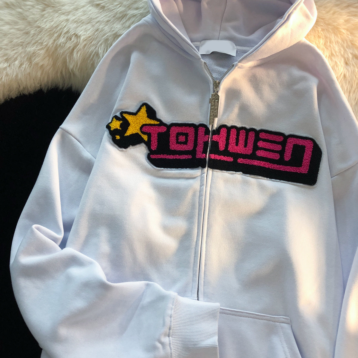 Sweat à Capuche Zippé avec Patch Graphique